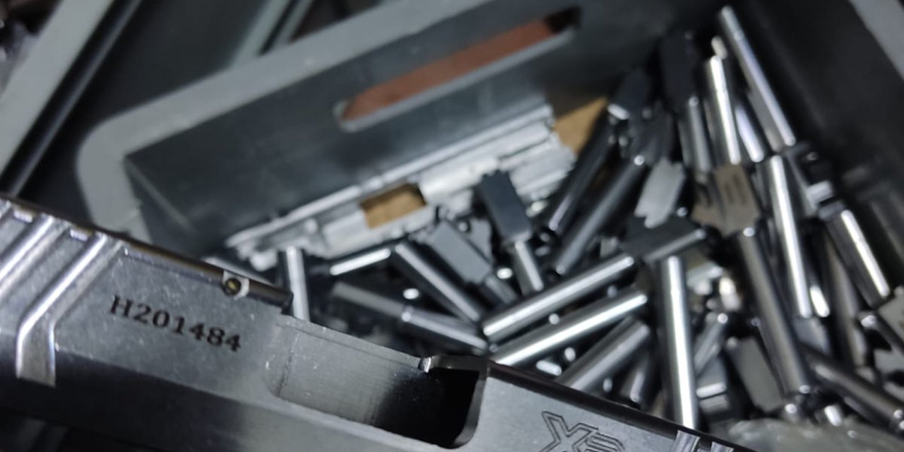 Pendik'te Ruhsatsız Tabanca Üretimi Yapılan 2 İş Yerine Baskın: 8 Gözaltı