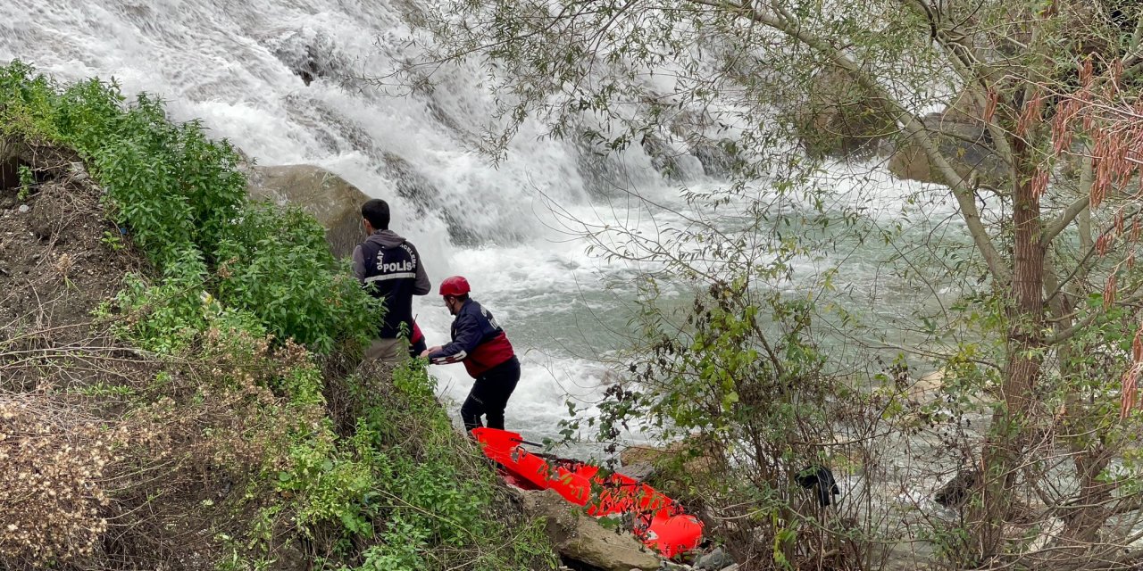 Dere Yatağındaki Kayalıkta Ölü Bulundu