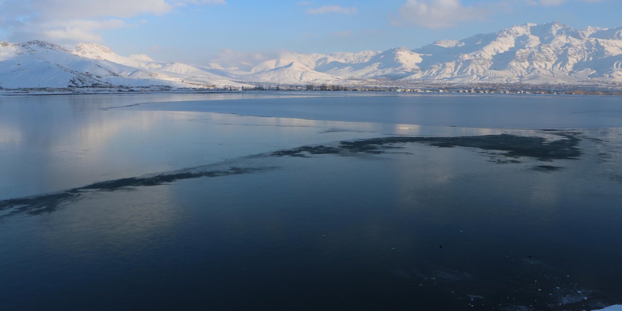 Van'da Sıhke Göleti Kısmen Dondu