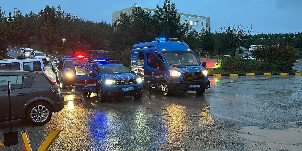 İzmir Merkezli 12 İlde  Deaş Operasyonu: 15 Gözaltı