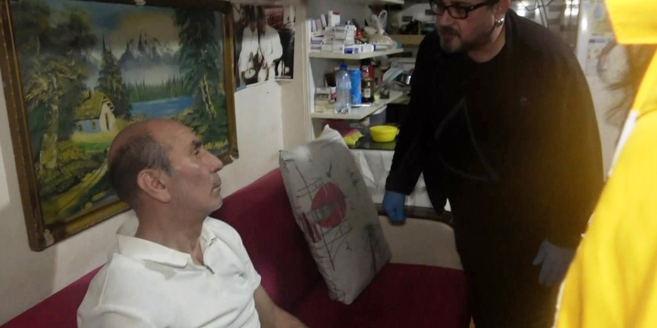 İş Yerinde Hareketsiz Bulundu, Sağlık Ekibi Uyandırınca, 'Ben Ölmedim Mi' Dedi