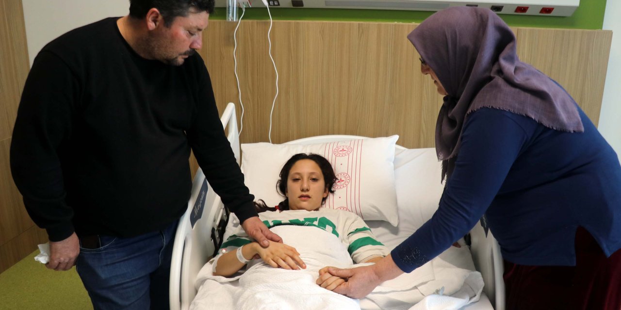 12 Yaşındaki Fidan, Sokak Köpeğinin Saldırısında Yaralandı