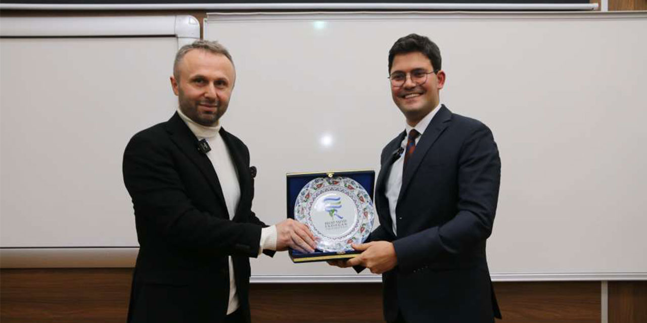 RTEÜ‘de Yapay Zeka ile Şekillenen Sağlık: Tıpta Yenilikçi Yaklaşımlar Konferansı Düzenlendi