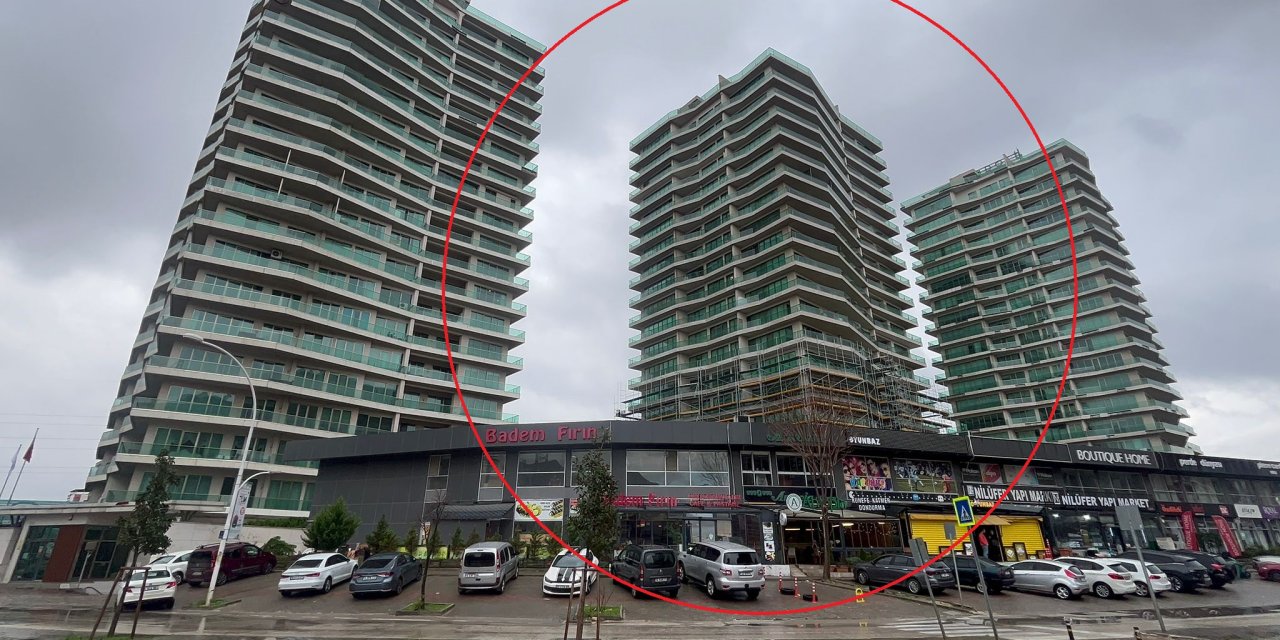 Şarkıcı Esra Akman'ın 11'inci Kattan Düşen Kardeşi Öldü (2)