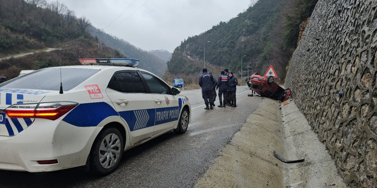 Zonguldak'ta Otomobil Takla Attı: 3 Yaralı