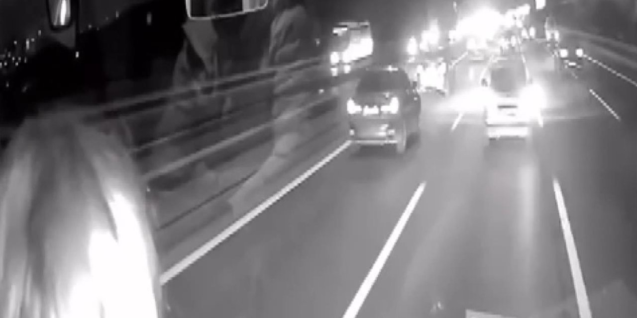 Beykoz Tem Otoyolu'nda Makas Atan Sürücü Kazaya Yol Açtı; O Anlar Kamerada