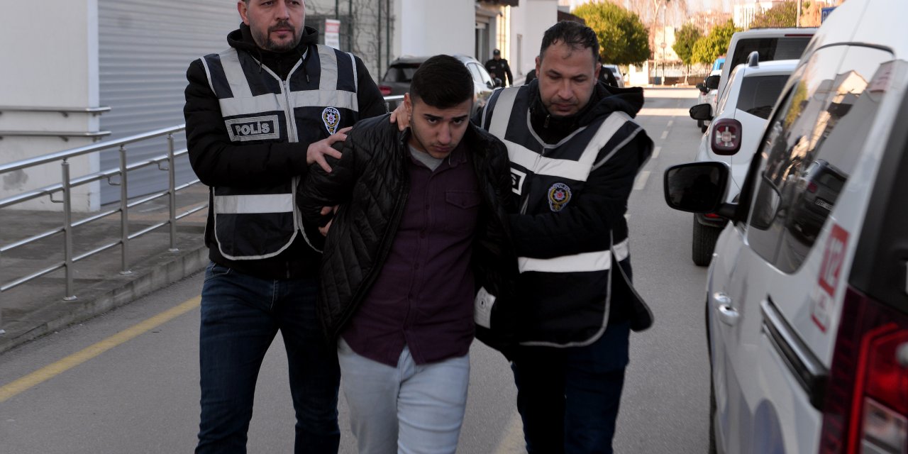 Adana'da 2 Eve 'Silah Ve Uyuşturucu' Operasyonu; 2 Gözaltı