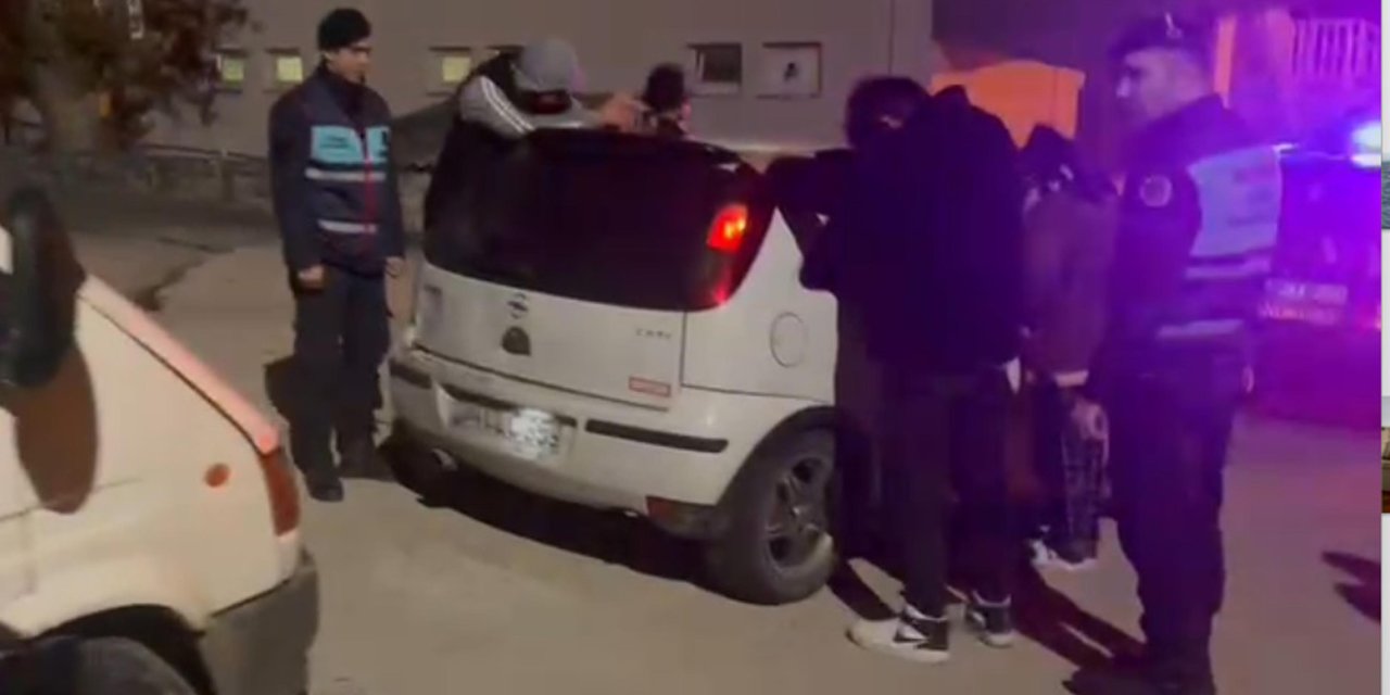 Çanakkale'de 35 Kaçak Göçmen İle 6 Organizatör Yakalandı