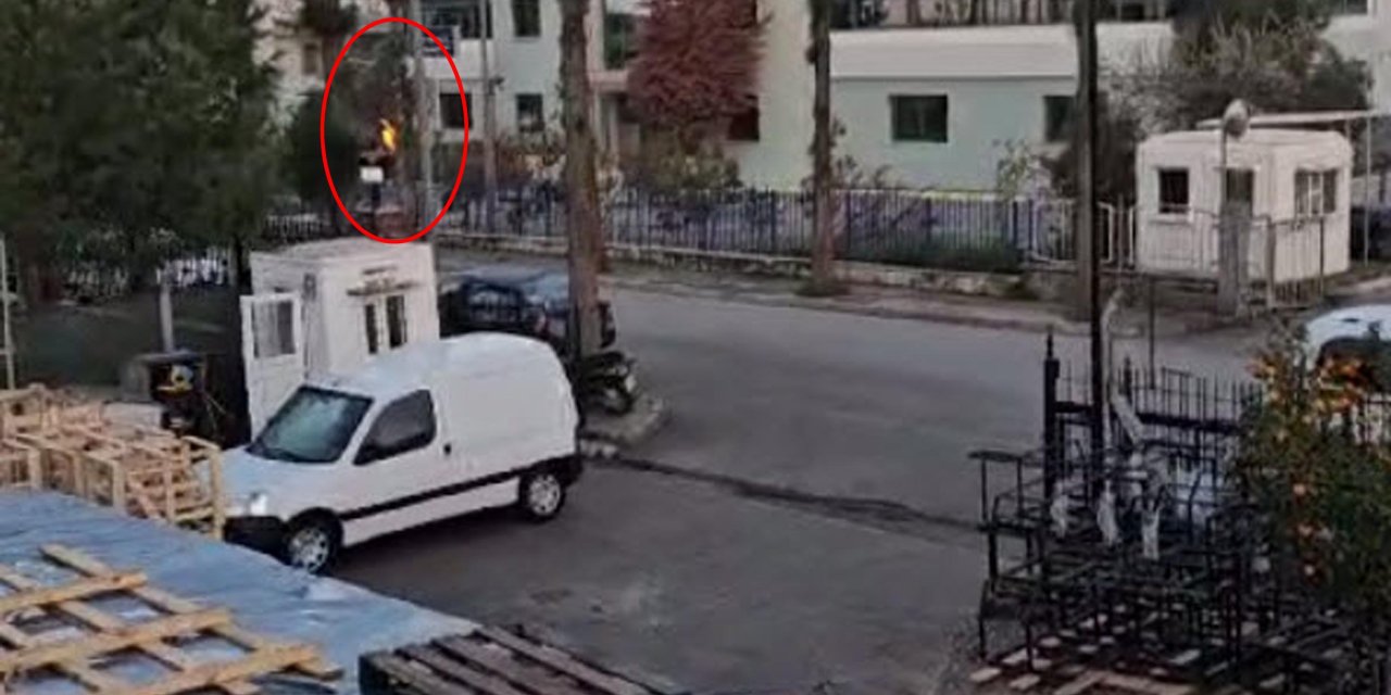 İzmir'de Parfüm Fabrikasında Yangın: 1 Ölü, 3 Yaralı (2)