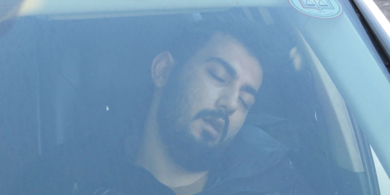 Kadıköy'de Alkollü Sürücü Direksiyon Başında Uyudu, Trafik Kilitlendi