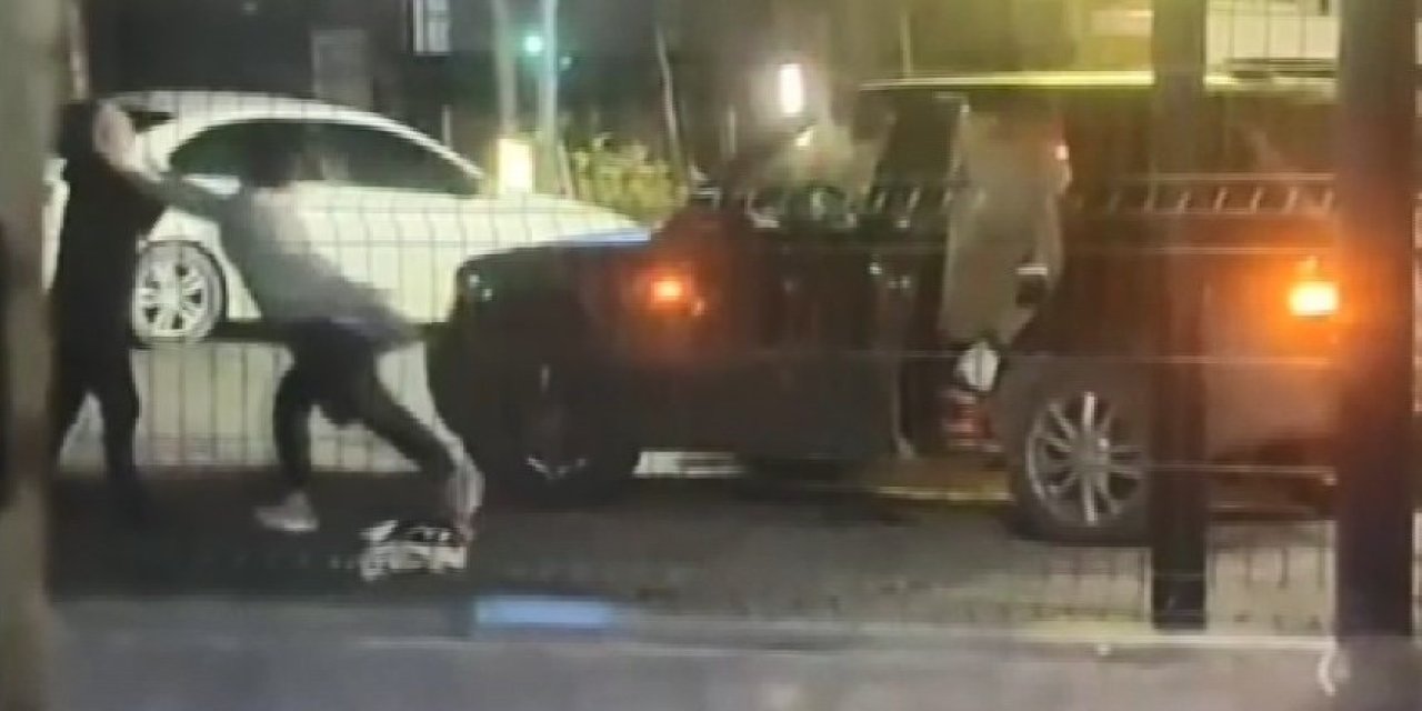 Esenyurt'ta Otomobildeki Silahlı Sakalaşma Yol Ortasında Kavgaya Dönüştü