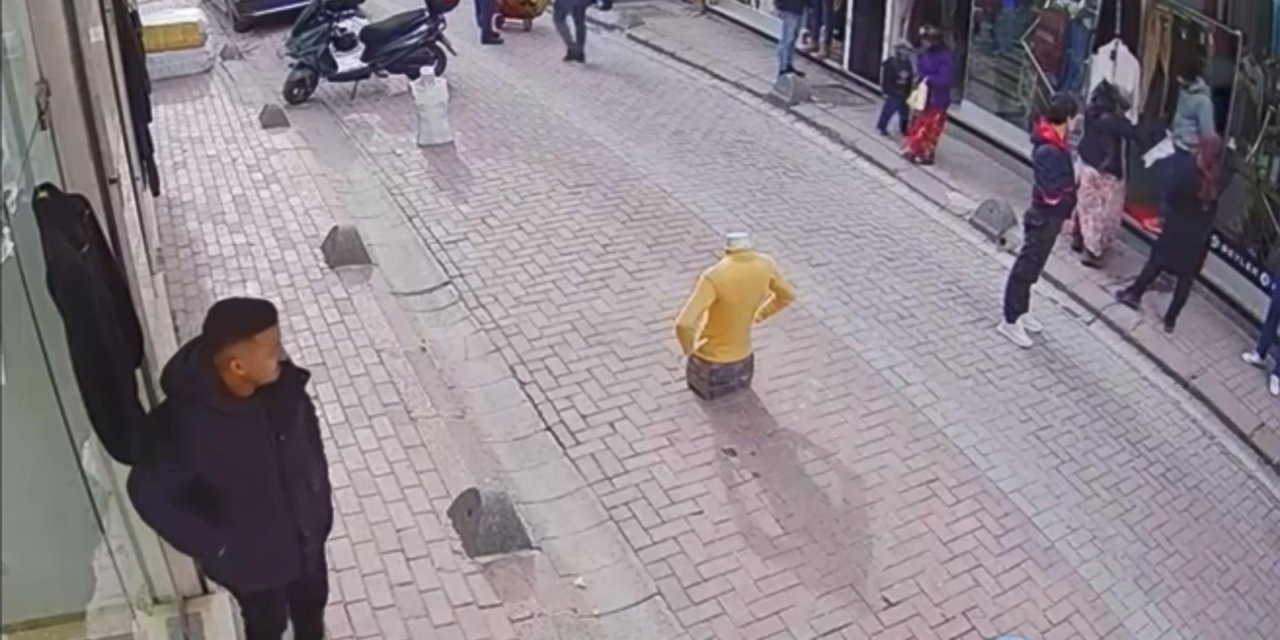 Zeytinburnu'nda Hırsızlık Yaparken Yakalanınca Soyundu