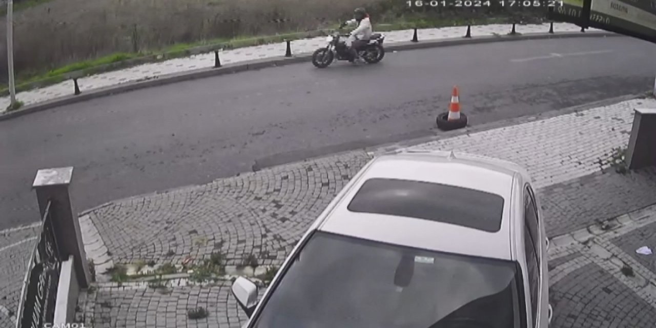 Büyükçekmece'de Kaçan Şüpheliyi Kovalayan Polis Ekibi Kaza Yaptı