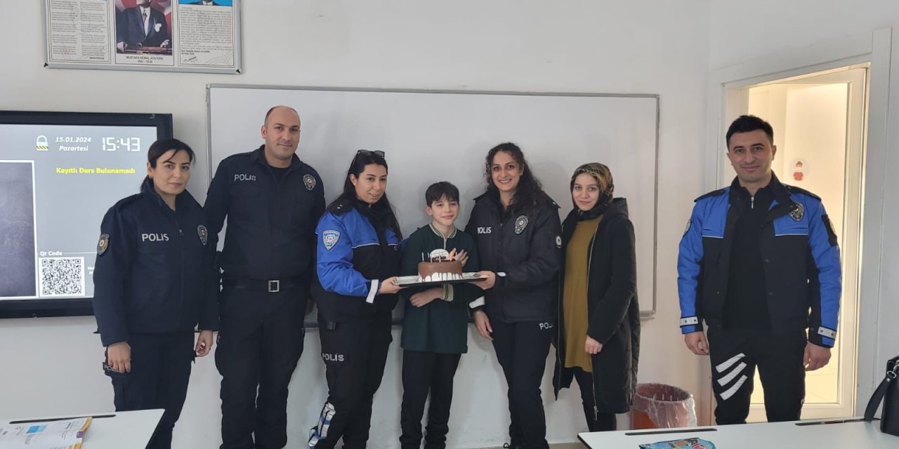 Polislerden, Şehit Meslektaşlarının Oğluna Sürpriz Doğum Günü Kutlaması