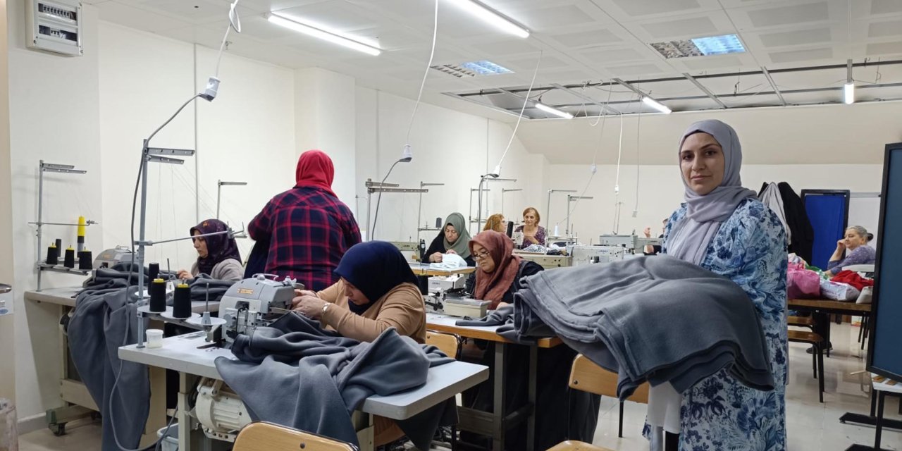 Kadınlar, Filistinliler İçin 1000 Battaniye Dikti