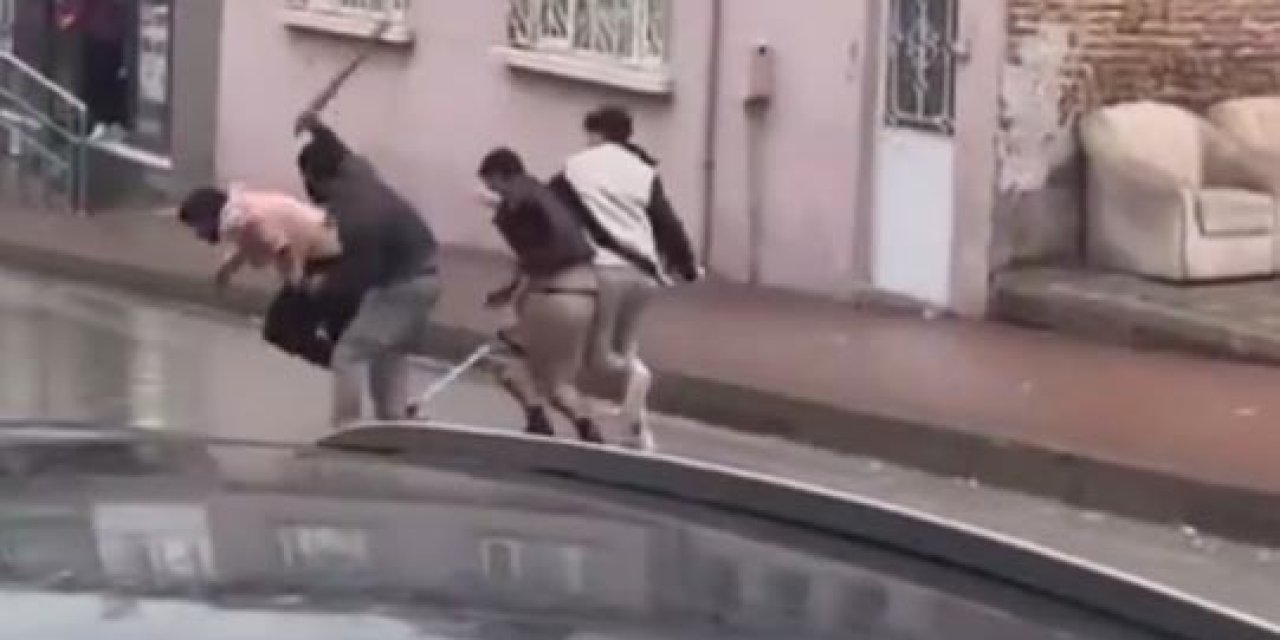 Sokak Ortasında 'Borç' Kavgası, Sopalarla Dövdüler