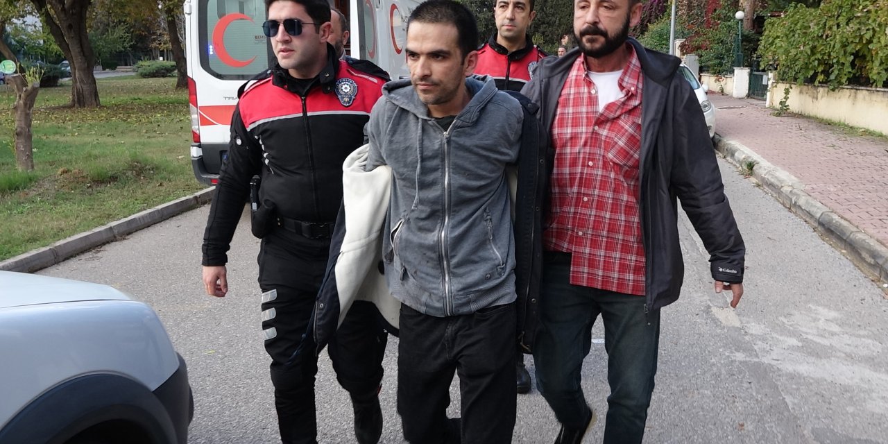 Annesini 13 Bıçak Darbesiyle Öldüren Şizofreni Hastasına Tedavi Amaçlı Tahliye