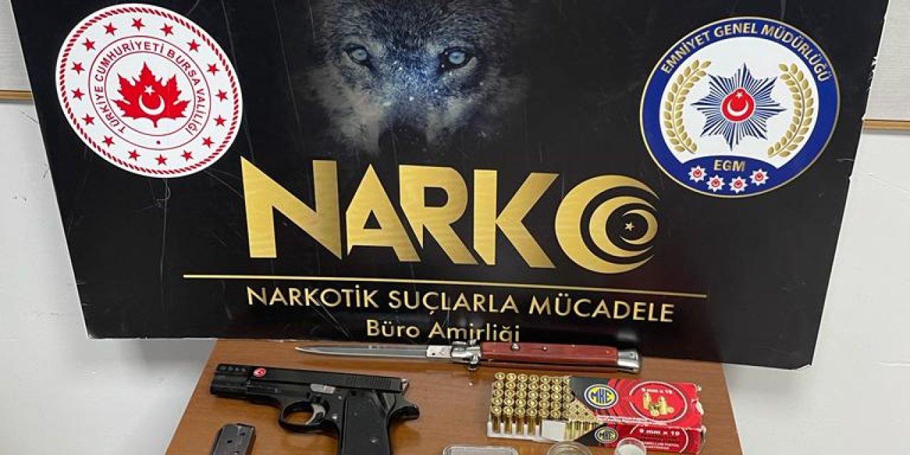 Evinin Önünde Park Halindeki Otomobilinde Yakalanan Uyuşturucu Satıcısı Tutuklandı