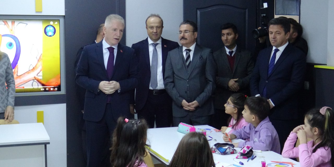 Vali Gül Avcılar'da Öğrenciler Ve Muhtarlarla Bir Araya Geldi