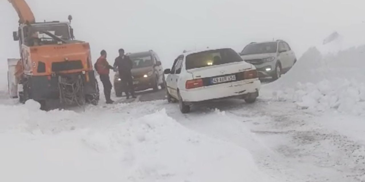 Muş'ta Kar Ve Tipi; Karayolunda Mahsur Kalan 35 Kişi 3 Saatte Kurtarıldı