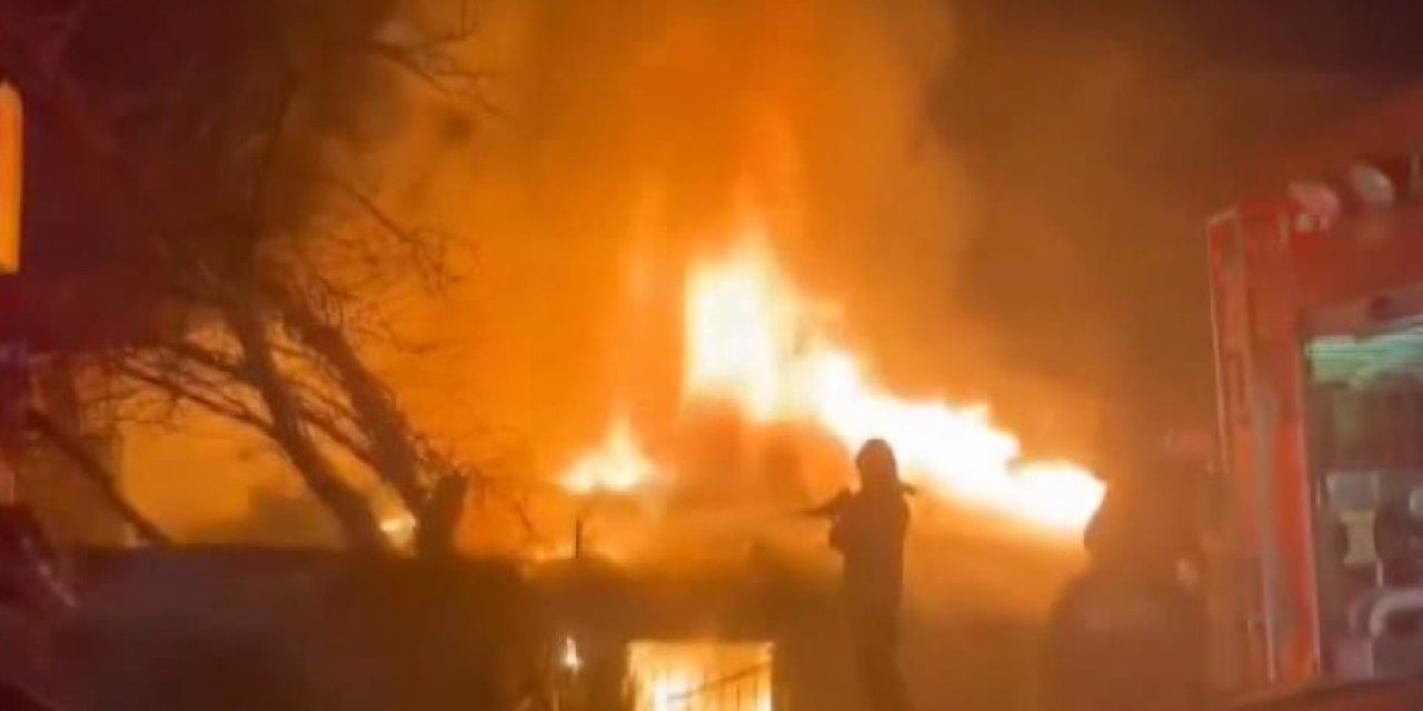 Ataşehir'de 2 Gecekondu Alev Alev  Yandı