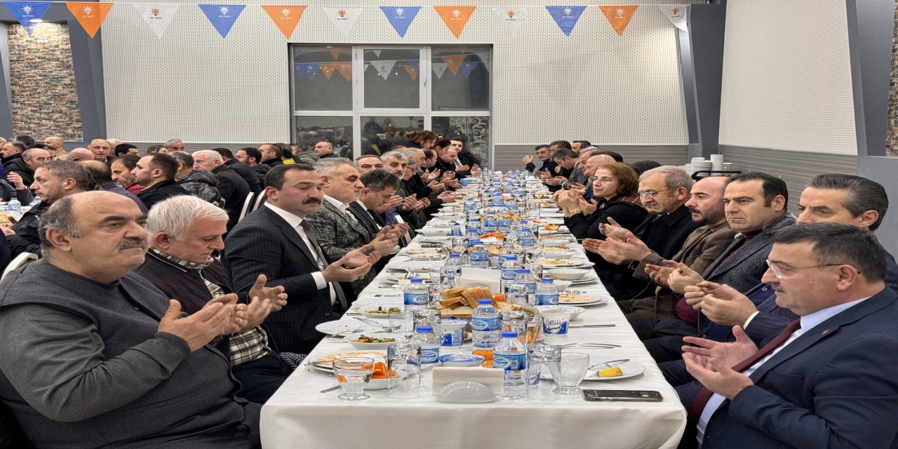 Artvin'de "Geçmişten Bugüne AK Parti Teşkilat Buluşması" programı düzenlendi