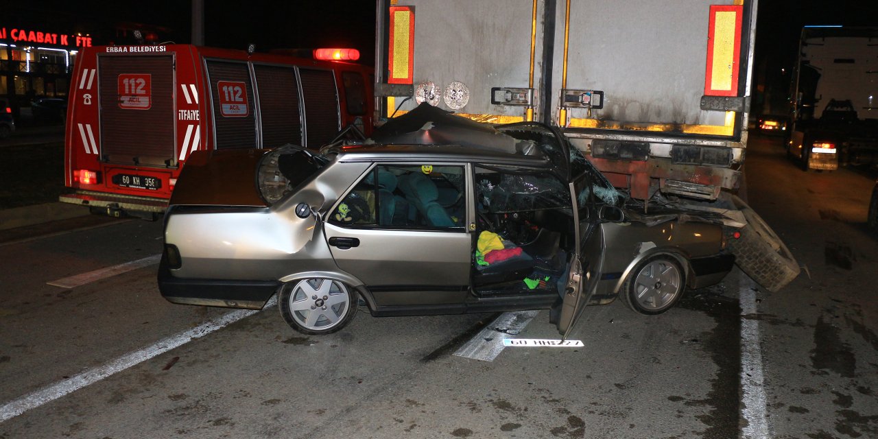 Otomobil, Tır'a Arkadan Çarptı: 1 Yaralı