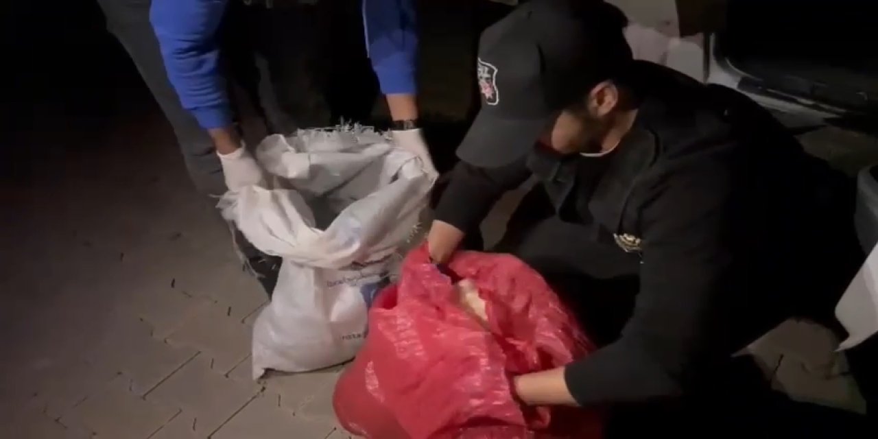 Kamyonetteki Çuvallarda 7,4 Kilo Esrar Çıktı