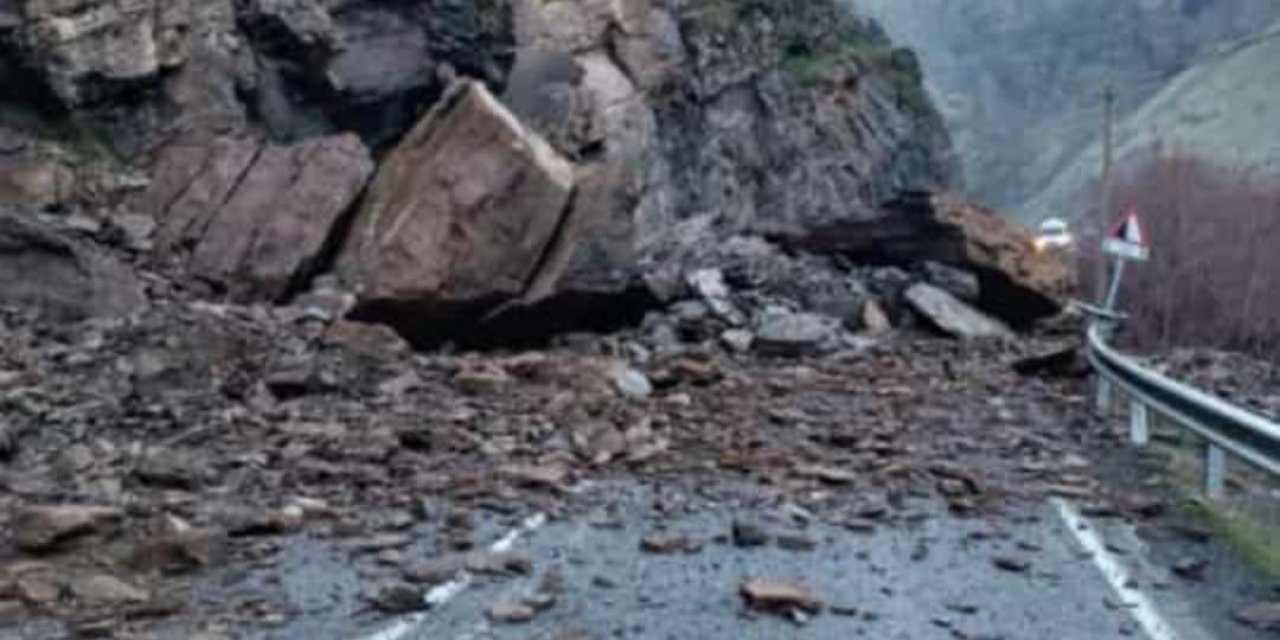 Hakkari-çukurca Kara Yolunda Heyelan