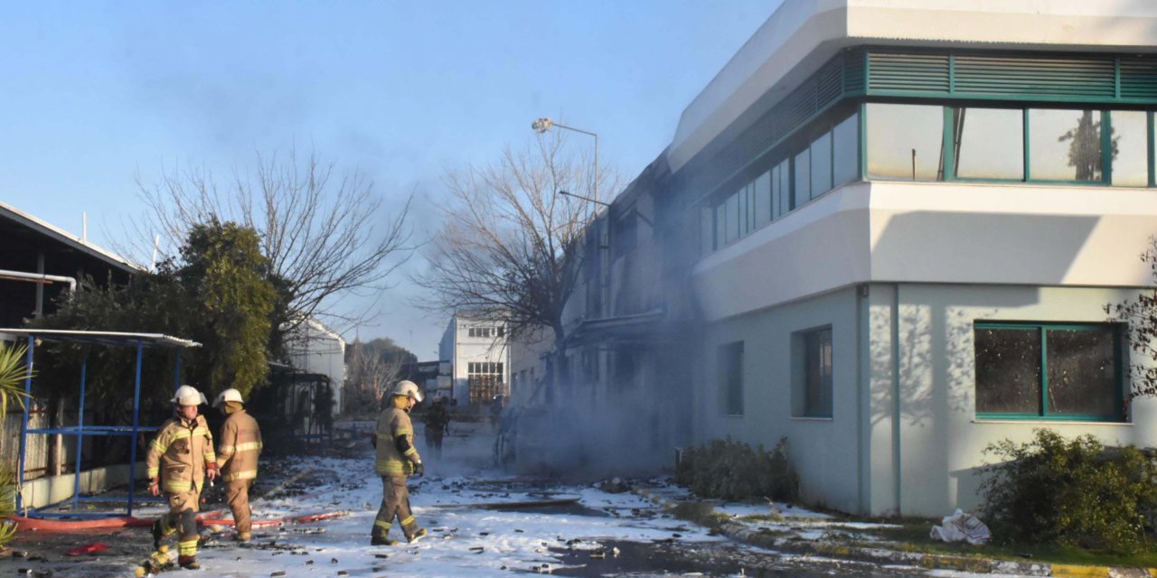 İzmir'de Parfüm Fabrikasındaki Yangında Ölenlerin Sayısı 2'ye Yükseldi; 2 Gözaltı