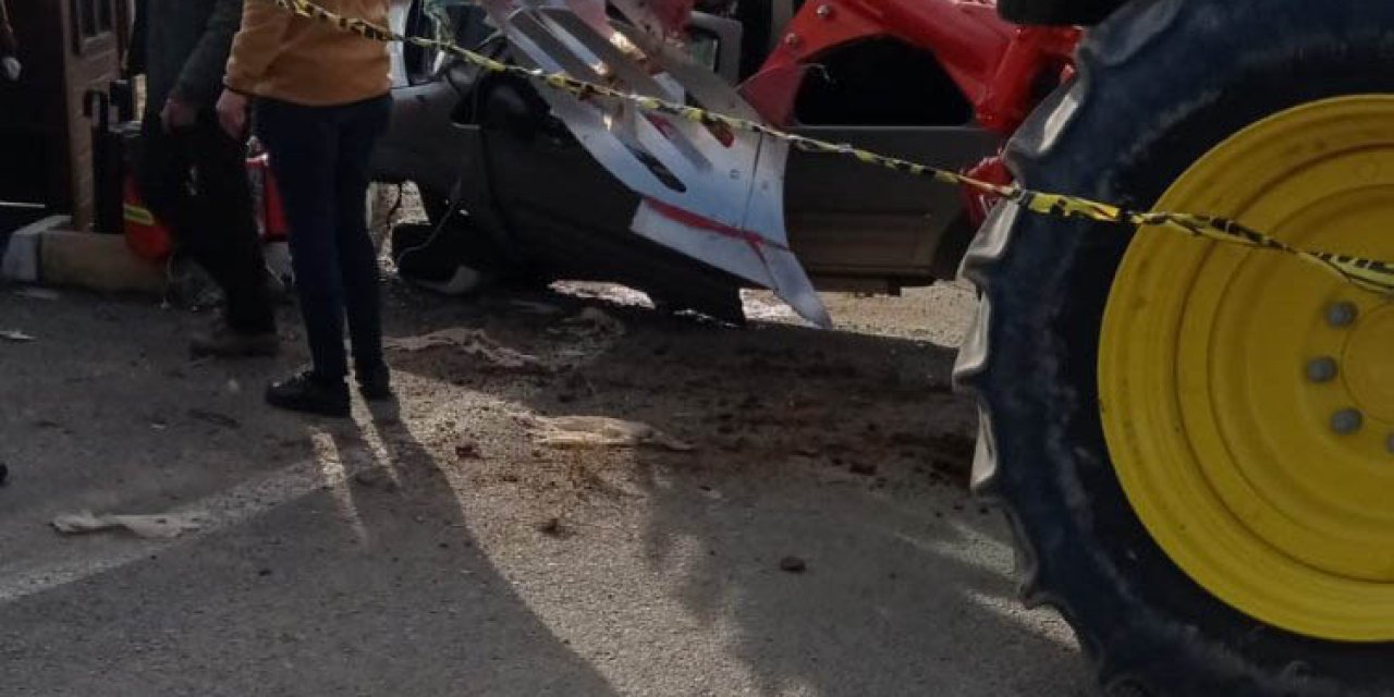 Traktöre Çarpan Hafif Ticari Aracın Sürücüsü Polis Memuru Öldü