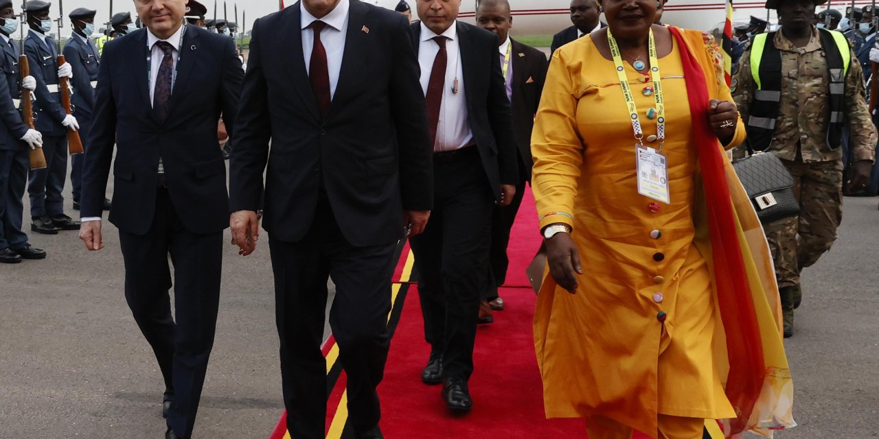 Cumhurbaşkanı Yardımcısı Yılmaz, Uganda Başbakanı Ve Türk Toplumu Temsilcileri İle Görüştü