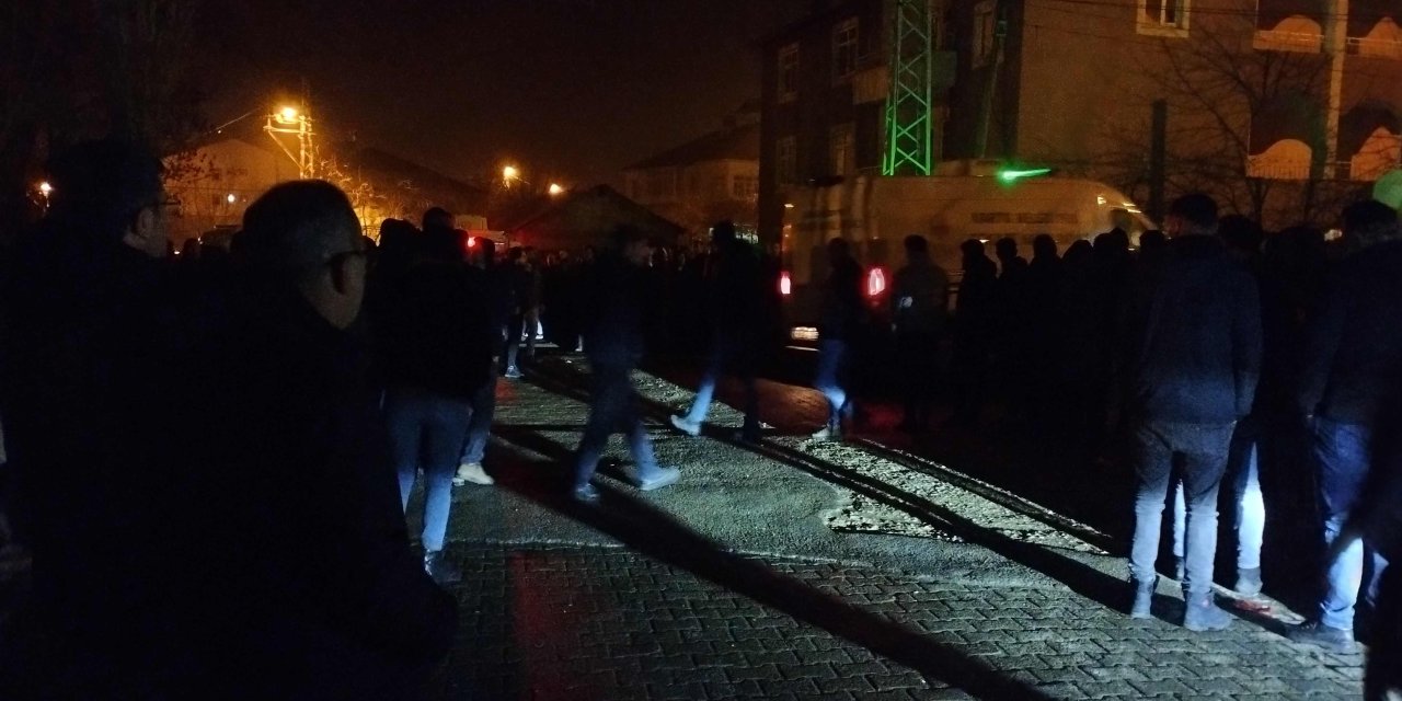 Muş'ta Ortaokul Öğrencisi 2 Kız Çocuğu, Metruk Evde İpe Asılı Halde Ölü Bulundu