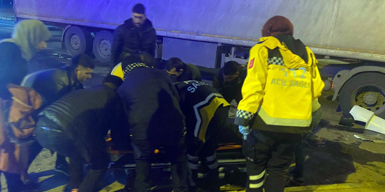 Şanlıurfa'da Tır İle Otomobil Çarpıştı: 1 Ölü, 4 Yaralı