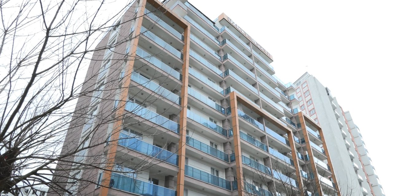 Esenyurt'ta Operasyonların Yapıldığı 212 Daireli Sitede Elektrik Kesintisi Tartışması