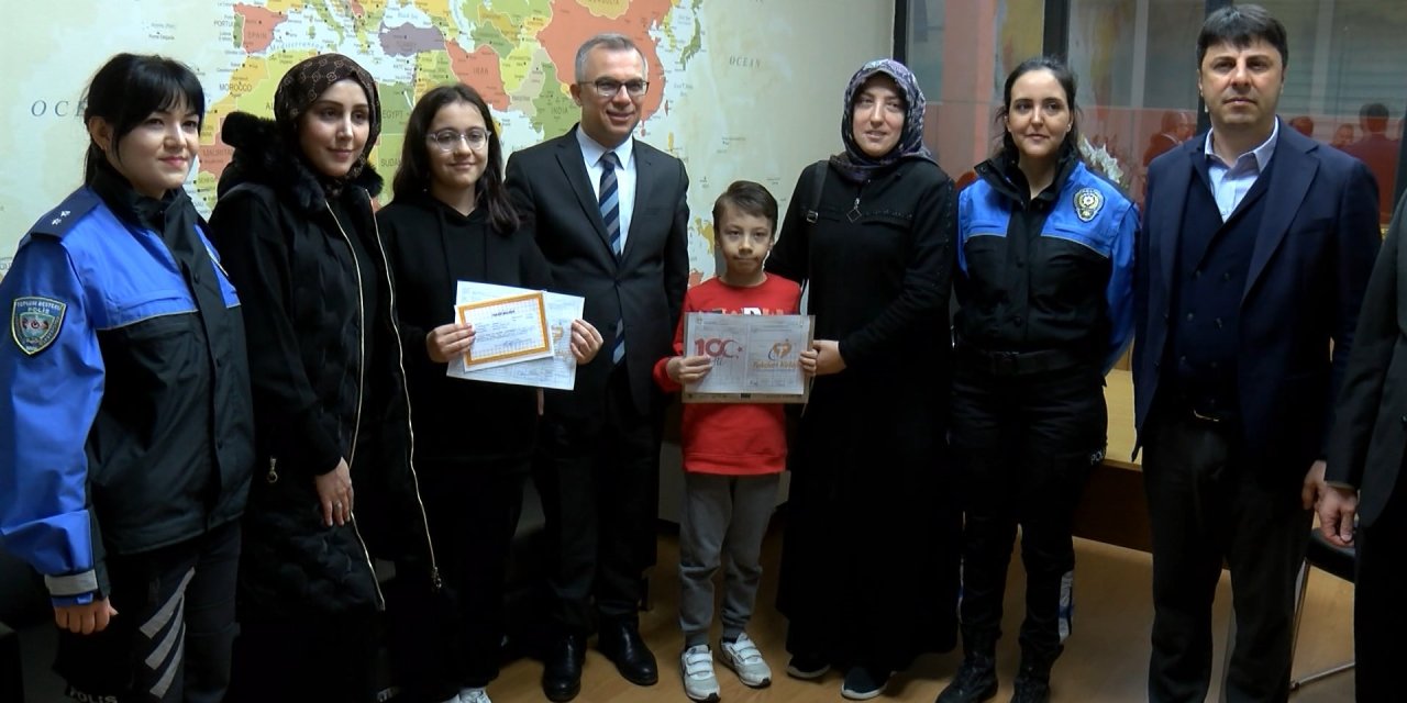 Maltepe'de Şehit Çocuklarına Karneleri Verildi