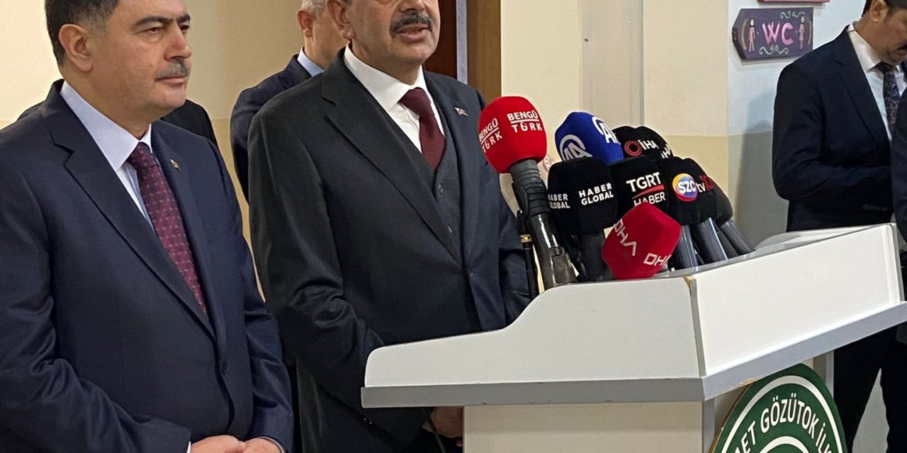 Bakan Tekin, Hastanede Tedavi Gören Öğrencilere Karnelerini Verdi (2)