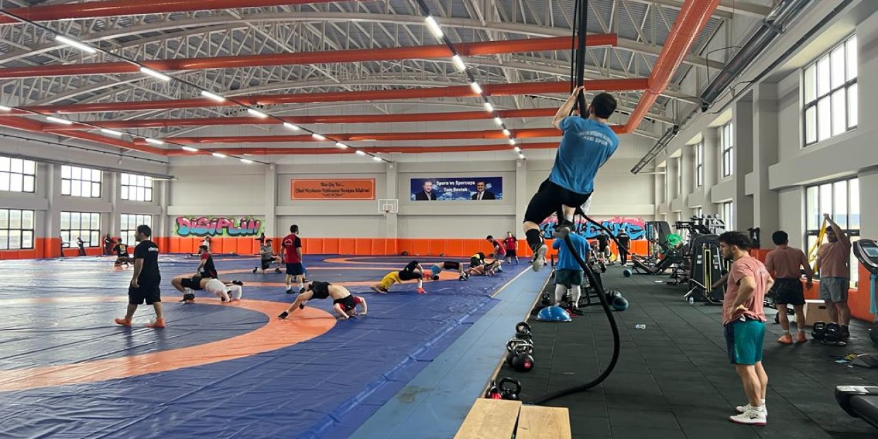 Serbest Güreş A Milli Takımı 2024 Paris Olimpiyatlarına hazırlanıyor