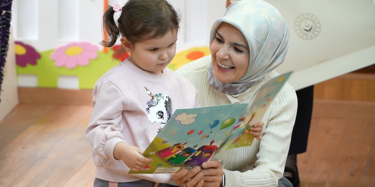 Bakan Göktaş'tan Minik Öğrencilere Karne