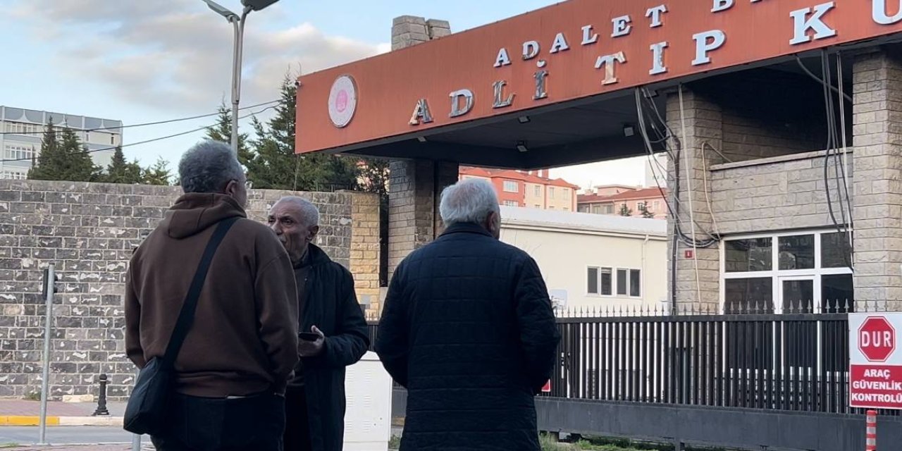 Sancaktepe'de Oğlu Tarafından Öldürülen Avukatın Cenazesi Ailesi Tarafından Adli Tıp'tan Alındı