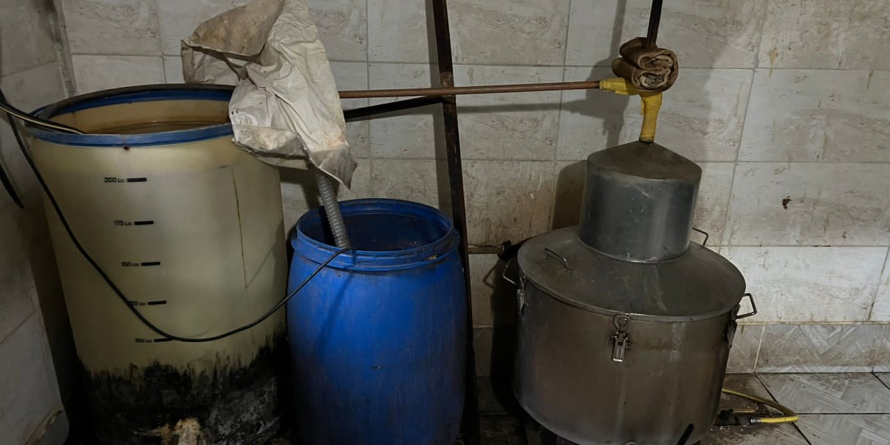 Bursa'da Variller İçerisinde 5 Ton Sahte İçki Ele Geçirildi; 1 Gözaltı