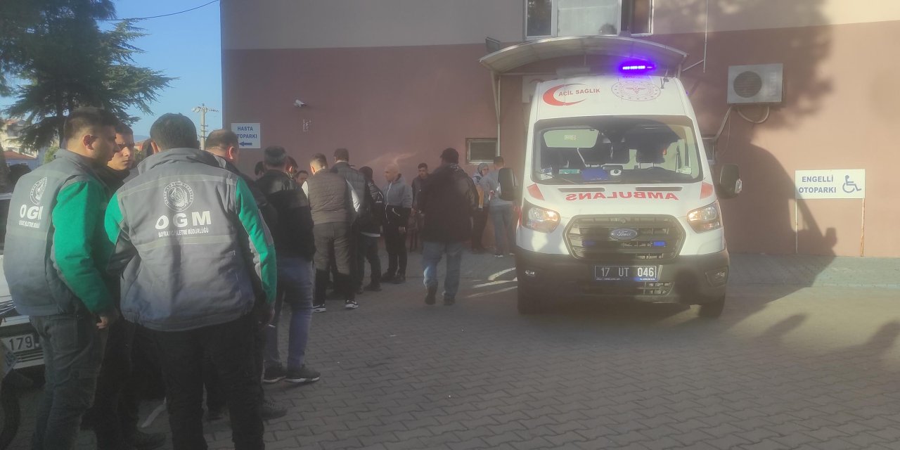 Yolun Karşısına Geçmek İsteyen Yayaya Motosikletin Çarpması Kamerada; 3 Yaralı