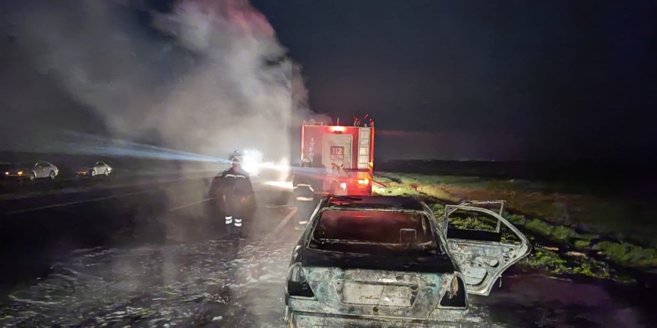 Nusaybin'de, Seyir Halindeki Otomobil Alev Aldı