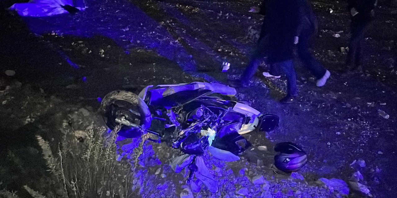 Alkollü Sürücünün Kullandığı Hafif Ticari Araç, Motosikletle Çarpıştı: 1 Ölü, 1 Yaralı
