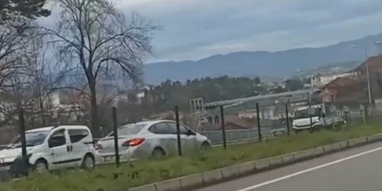 Kara Yolunda Otomobiliyle Ters Şeritte İlerledi