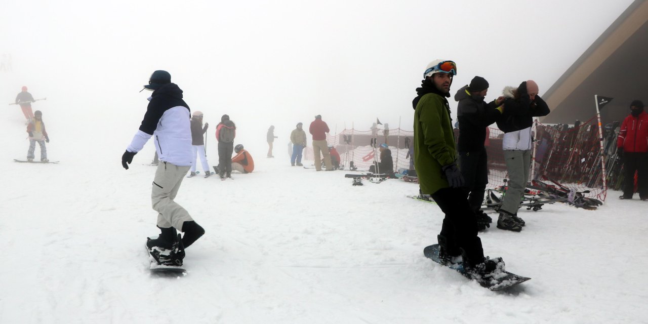 Sömestir Tatilinde Kartalkaya'da Kayak Pistleri Doldu