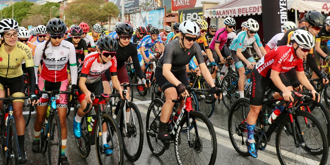 Türkiye Bisiklet Kupası 1. Etap Puanlı Yol Yarışı Alanya'da Başladı