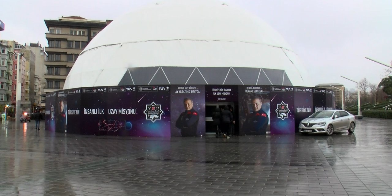 Uluslararası Uzay İstasyonuna Tarihi Kenetlenme Taksim'den İlgiyle İzlendi