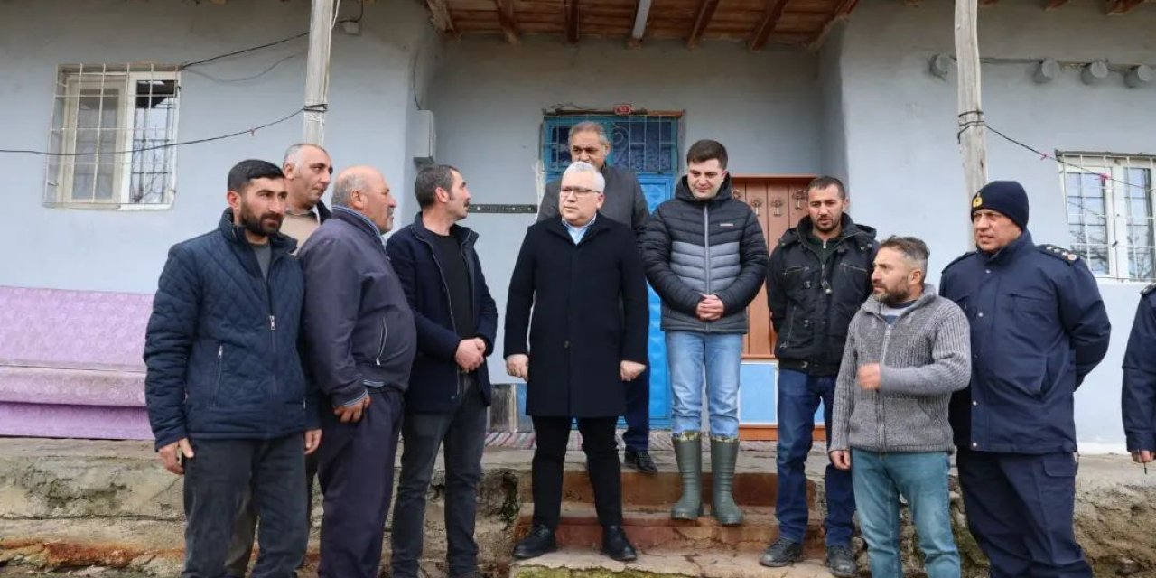 Sivas’taki Depremde Köydeki 20 Evin Duvarlarında Hasar Oluştu (2)