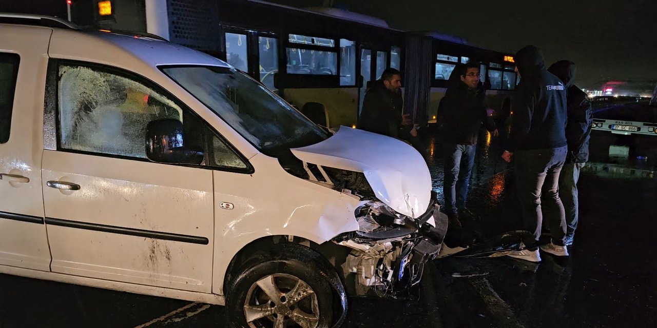 Başakşehir'de Zincirleme Kaza: 1'i Ağır 3 Yaralı